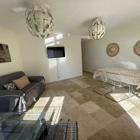 Homely Del Mar 5 شقة