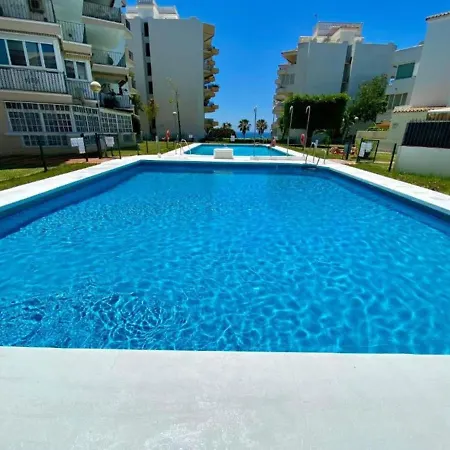 Homely Del Mar 5 * ماربيا
